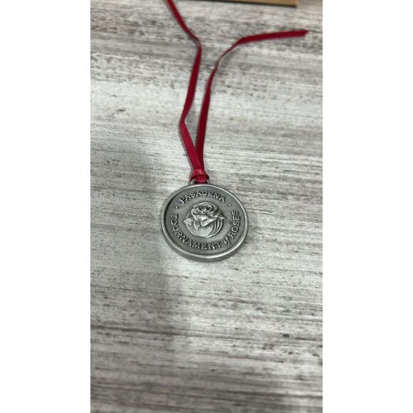 2004 Longaberger Sweetheart Tie- on- Pasadena Tournament of the Roses - Picture 4 of 5